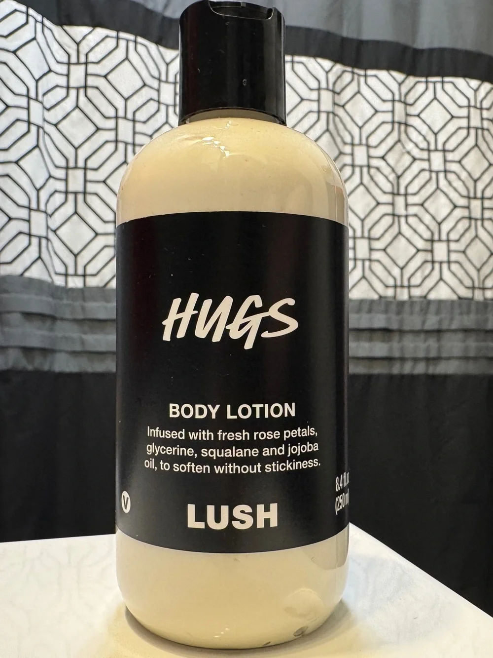LUSH (discontinued) Hugs Body Lotion - Picture 1 of 2